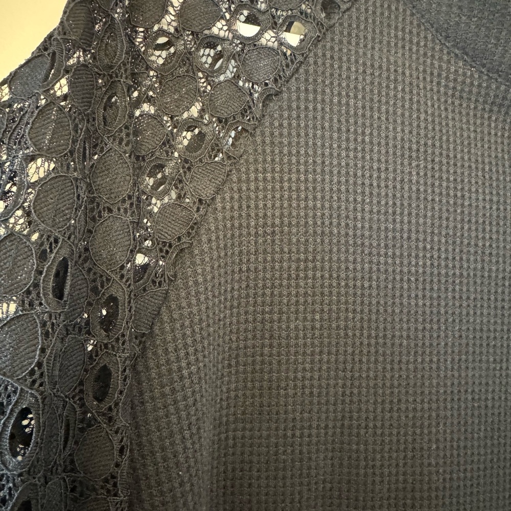 Black Waffle Weave Lace Sleeve Top - Picture 4 of 7